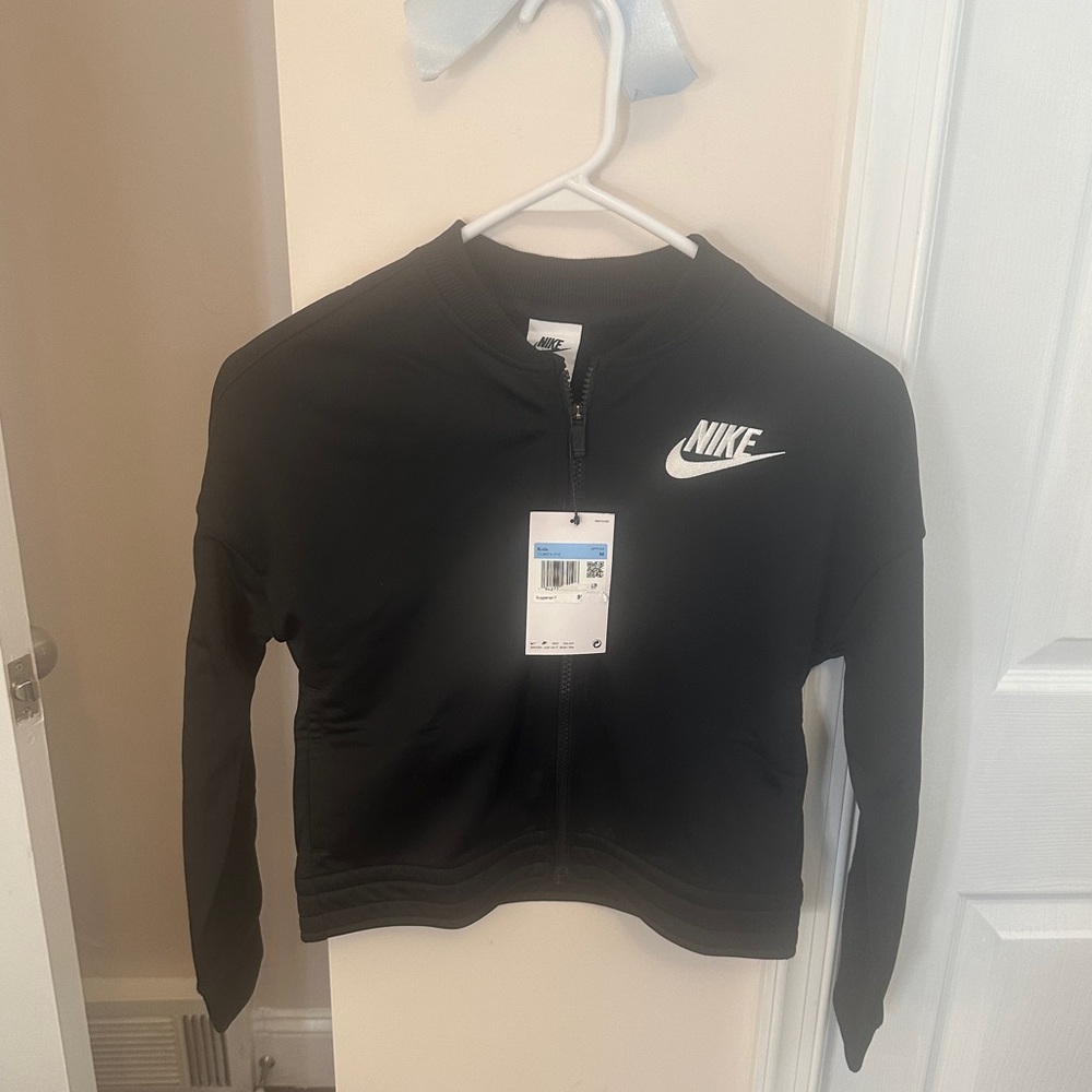 Girls Nike medium zip up jacket new with tags Medium perfect condition